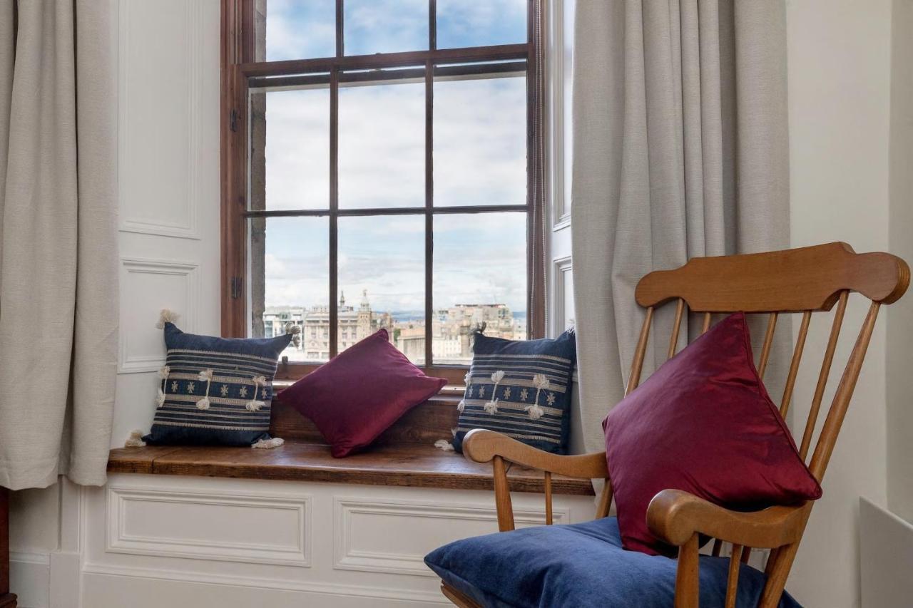 Apartamento Stunning Panoramic Views: Heart Of The Royal Mile Edimburgo Exterior foto